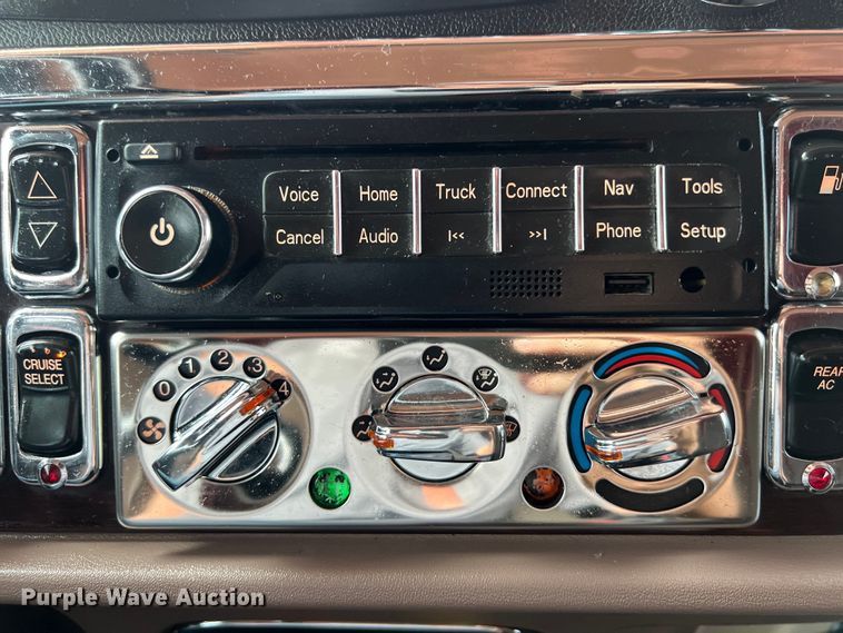 image for item DS3112 2012 Peterbilt 389 semi truck