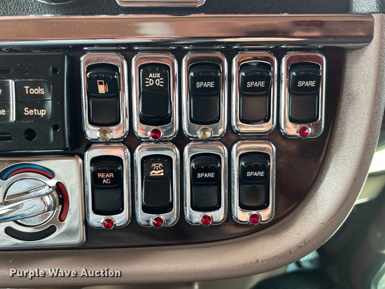 image for item DS3112 2012 Peterbilt 389 semi truck