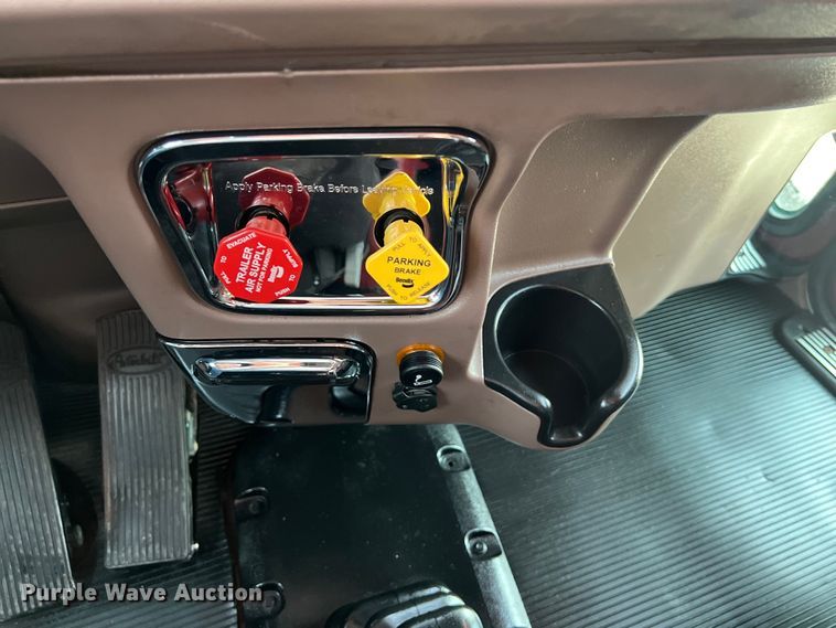 image for item DS3112 2012 Peterbilt 389 semi truck