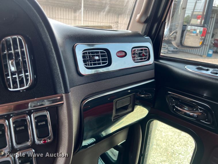 image for item DS3112 2012 Peterbilt 389 semi truck