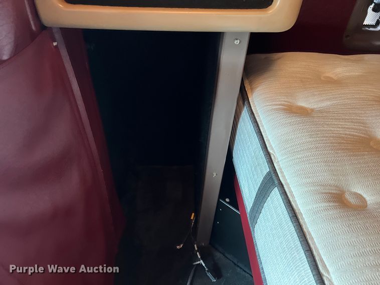 image for item DS3112 2012 Peterbilt 389 semi truck