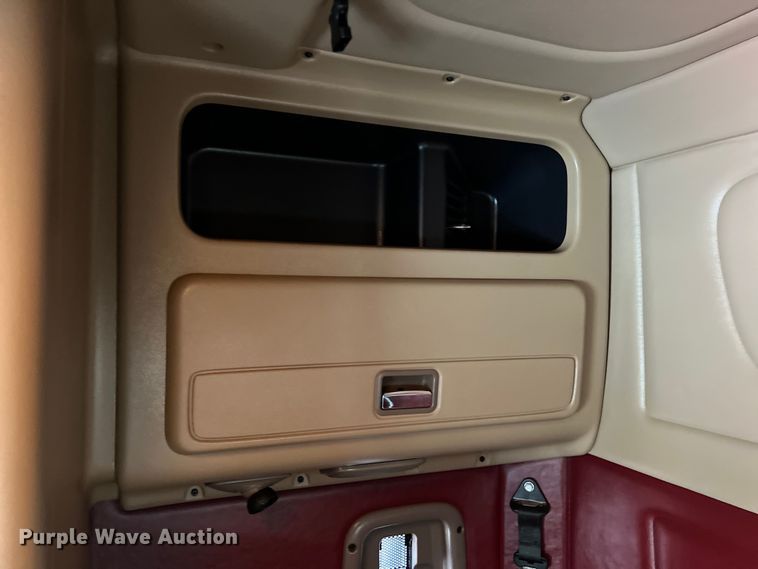 image for item DS3112 2012 Peterbilt 389 semi truck