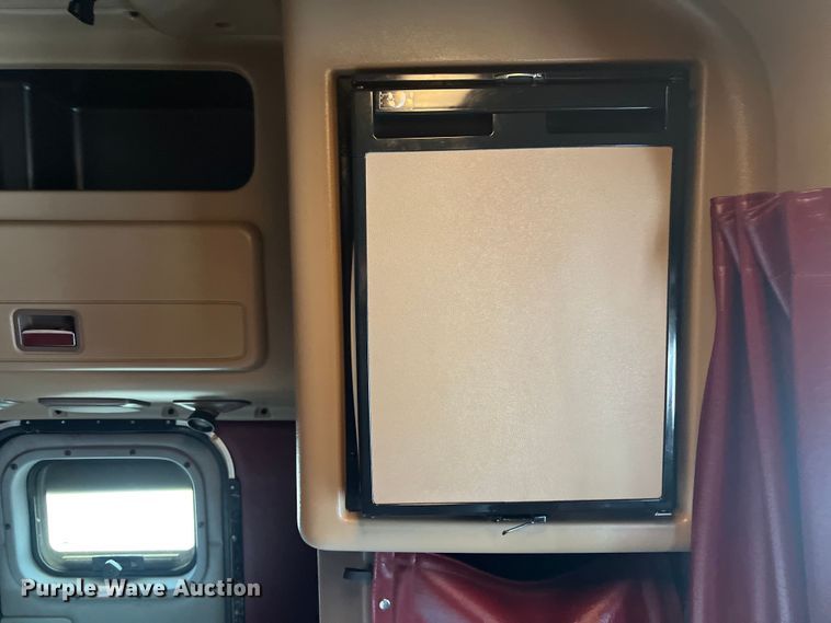 image for item DS3112 2012 Peterbilt 389 semi truck