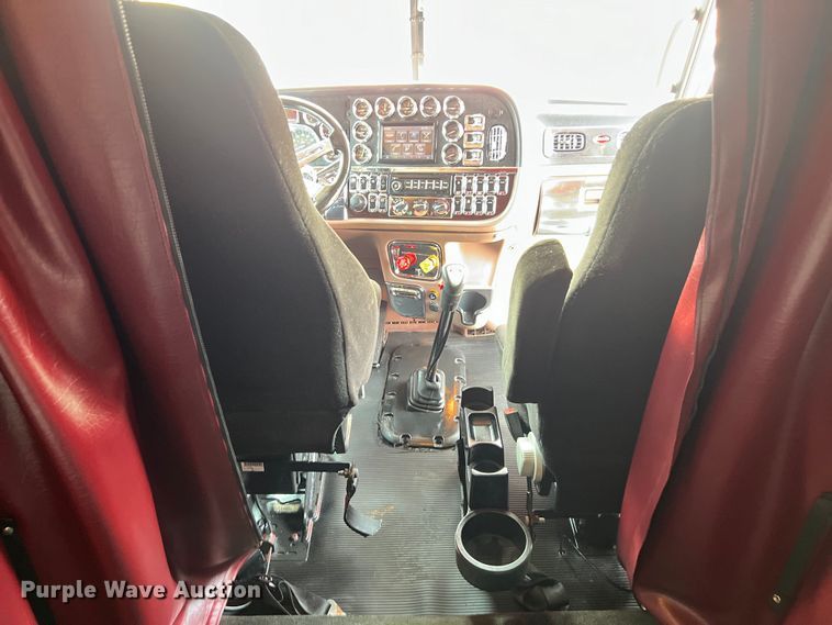 image for item DS3112 2012 Peterbilt 389 semi truck