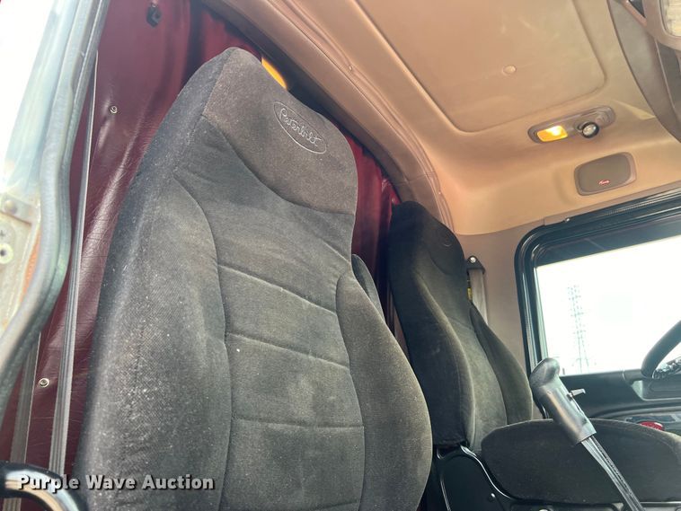 image for item DS3112 2012 Peterbilt 389 semi truck