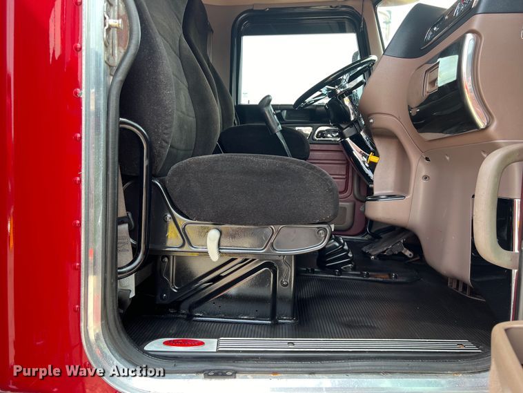 image for item DS3112 2012 Peterbilt 389 semi truck