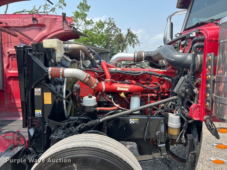 image for item DS3112 2012 Peterbilt 389 semi truck