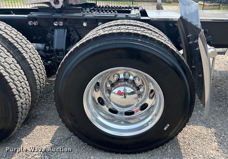 image for item DS3112 2012 Peterbilt 389 semi truck