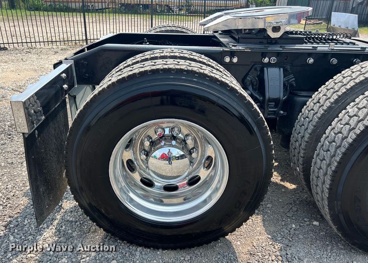 image for item DS3112 2012 Peterbilt 389 semi truck