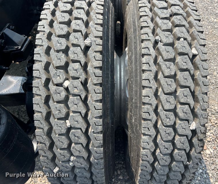 image for item DS3112 2012 Peterbilt 389 semi truck