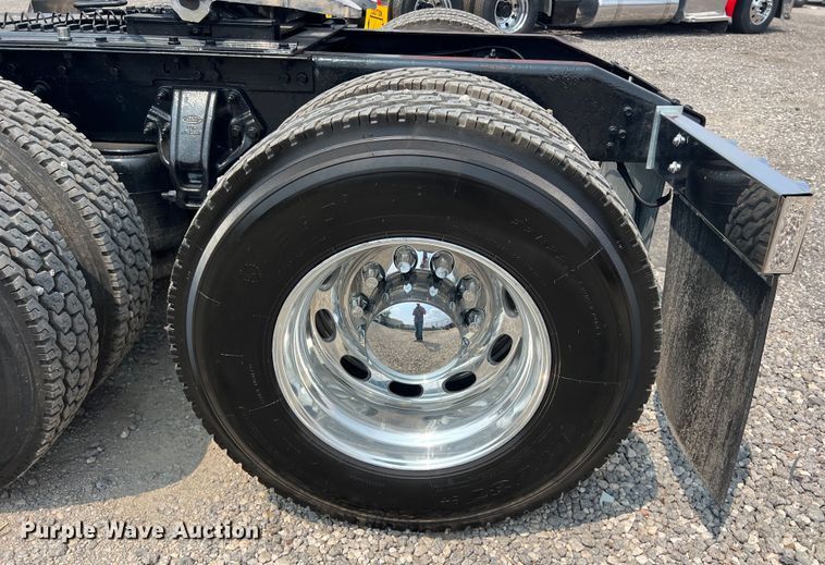 image for item DS3112 2012 Peterbilt 389 semi truck