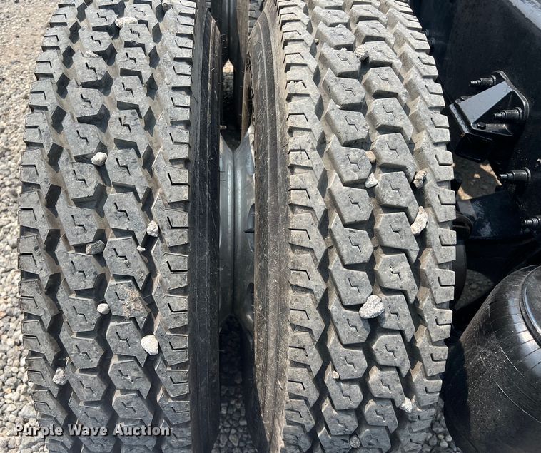 image for item DS3112 2012 Peterbilt 389 semi truck