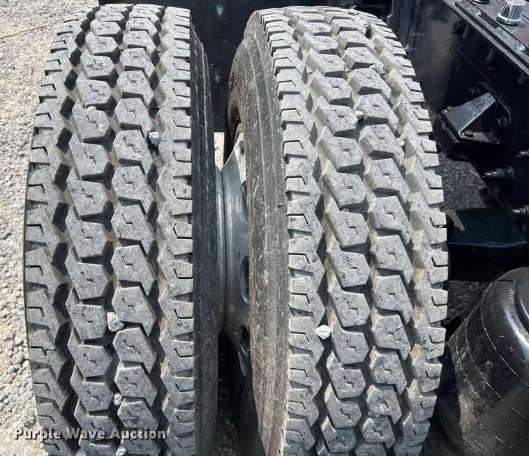 image for item DS3112 2012 Peterbilt 389 semi truck