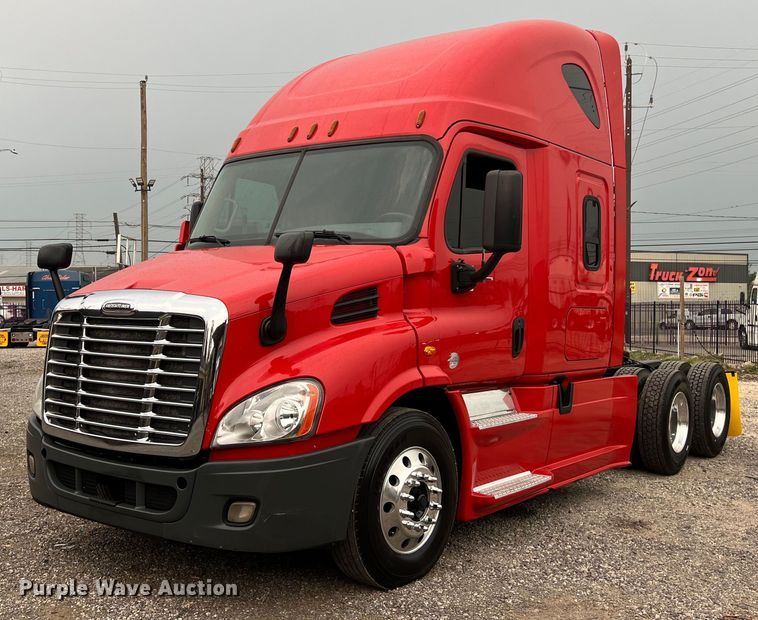 image for item DS3113 2018 Freightliner  Cascadia  semi truck