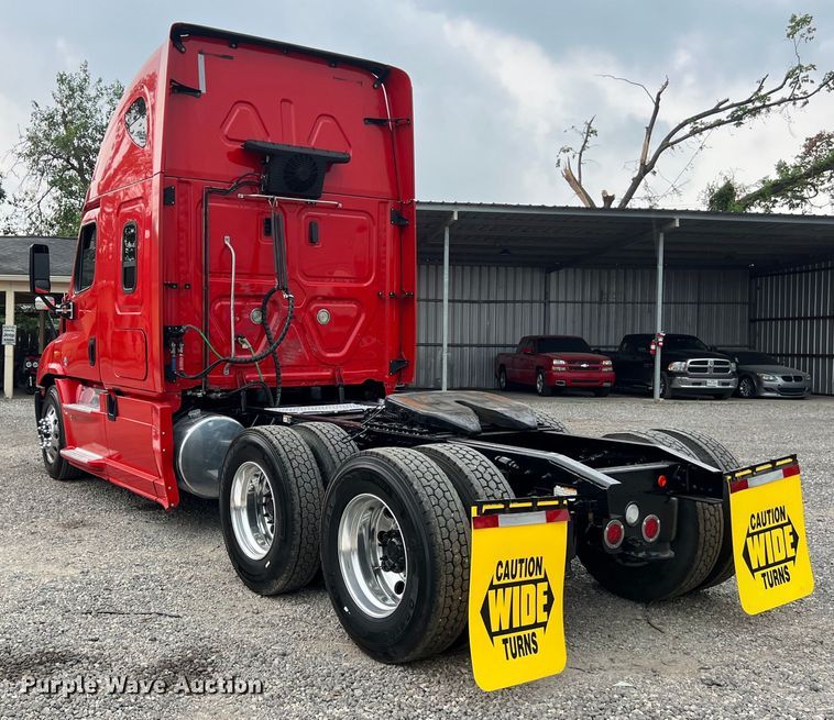 image for item DS3113 2018 Freightliner  Cascadia  semi truck