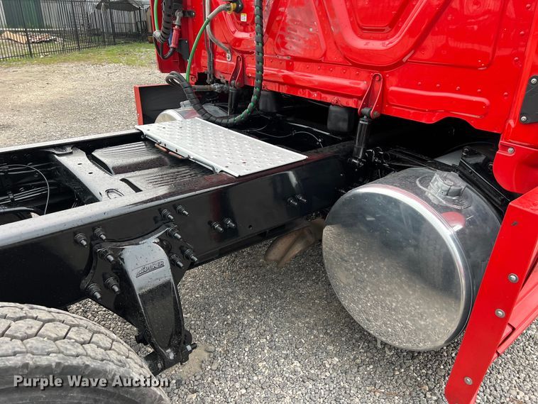 image for item DS3113 2018 Freightliner  Cascadia  semi truck