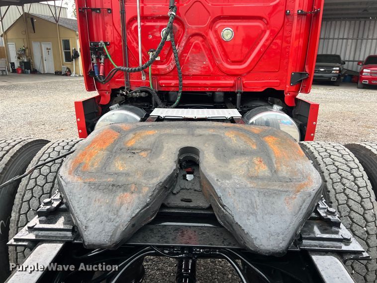 image for item DS3113 2018 Freightliner  Cascadia  semi truck