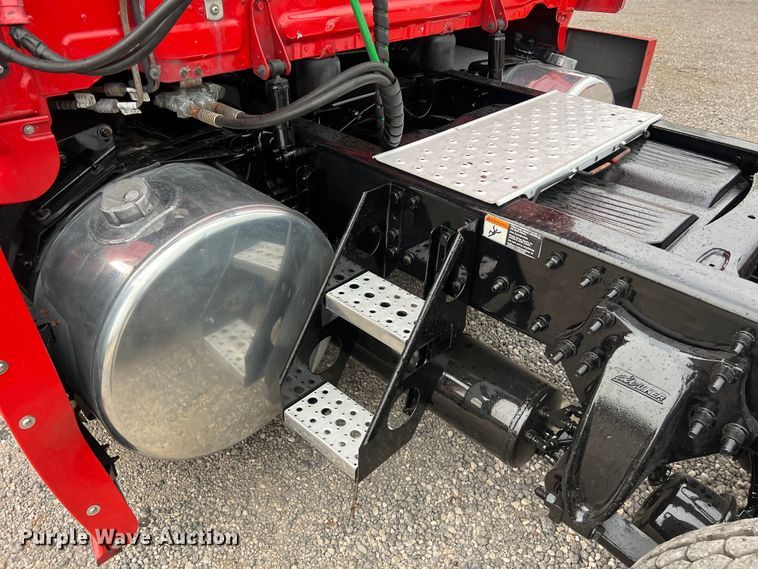 image for item DS3113 2018 Freightliner  Cascadia  semi truck