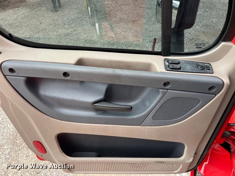 image for item DS3113 2018 Freightliner  Cascadia  semi truck