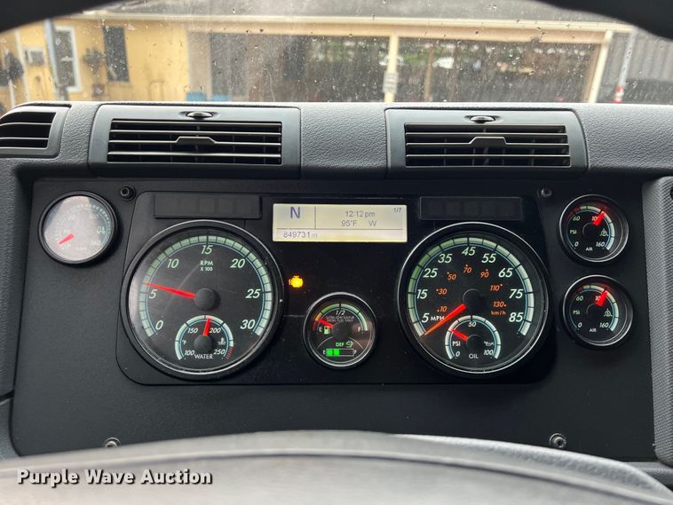 image for item DS3113 2018 Freightliner  Cascadia  semi truck