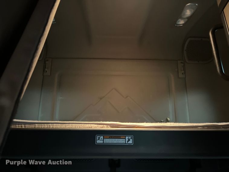 image for item DS3113 2018 Freightliner  Cascadia  semi truck