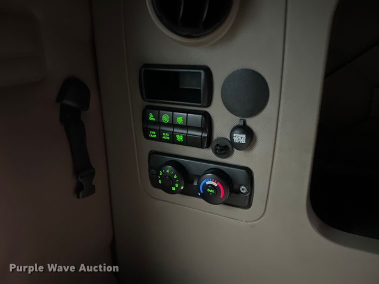 image for item DS3113 2018 Freightliner  Cascadia  semi truck