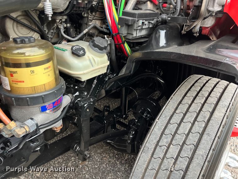 image for item DS3113 2018 Freightliner  Cascadia  semi truck