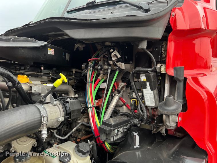 image for item DS3113 2018 Freightliner  Cascadia  semi truck