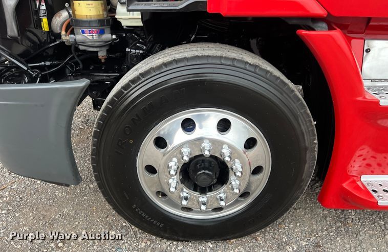 image for item DS3113 2018 Freightliner  Cascadia  semi truck