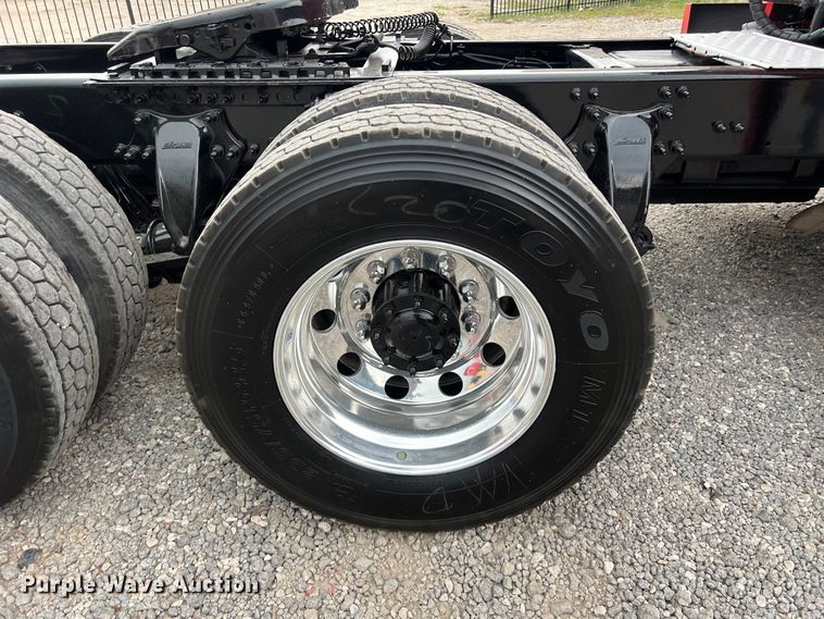 image for item DS3113 2018 Freightliner  Cascadia  semi truck