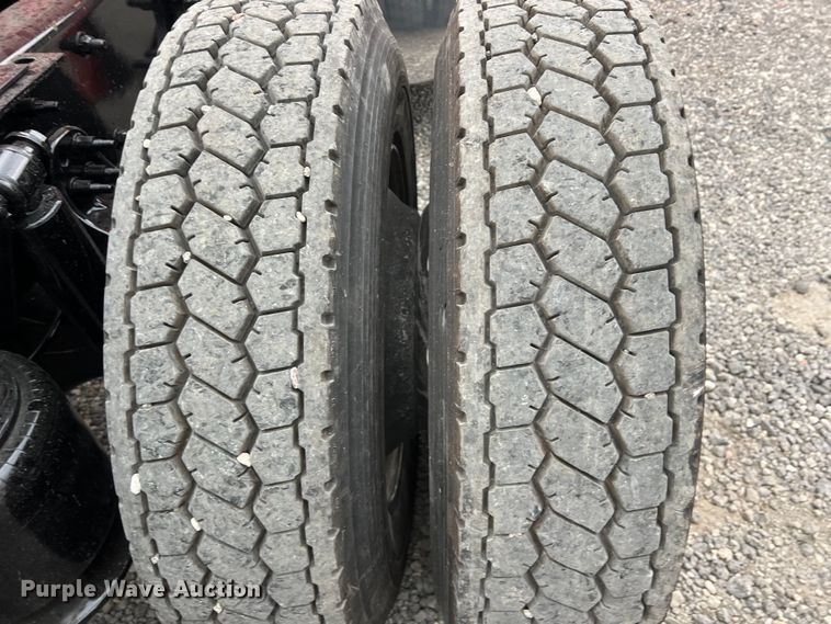 image for item DS3113 2018 Freightliner  Cascadia  semi truck