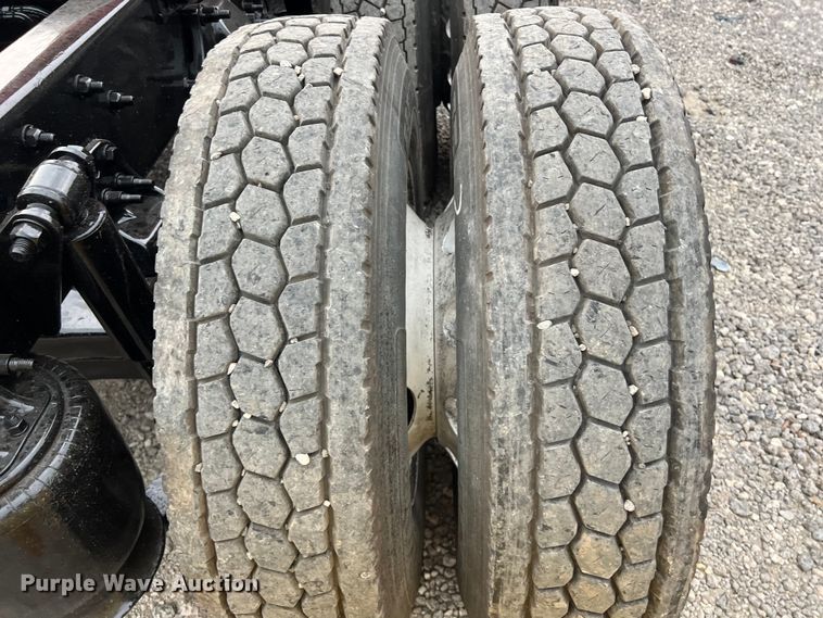 image for item DS3113 2018 Freightliner  Cascadia  semi truck