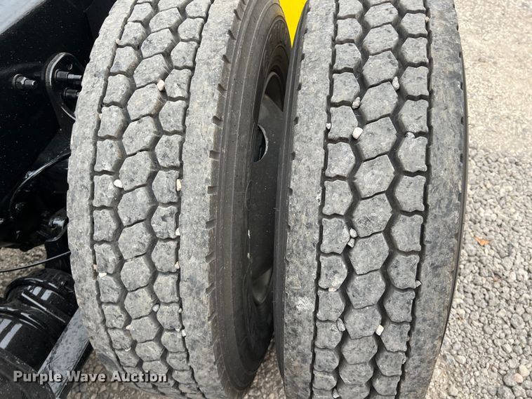 image for item DS3113 2018 Freightliner  Cascadia  semi truck