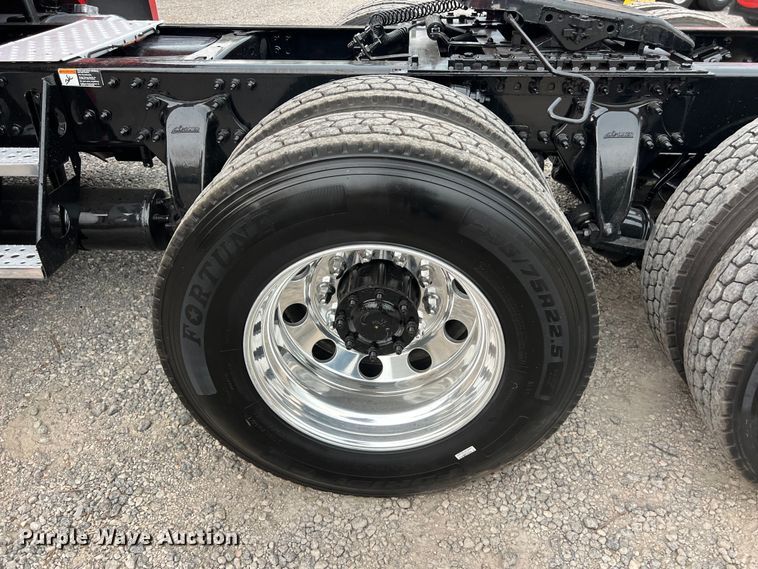 image for item DS3113 2018 Freightliner  Cascadia  semi truck