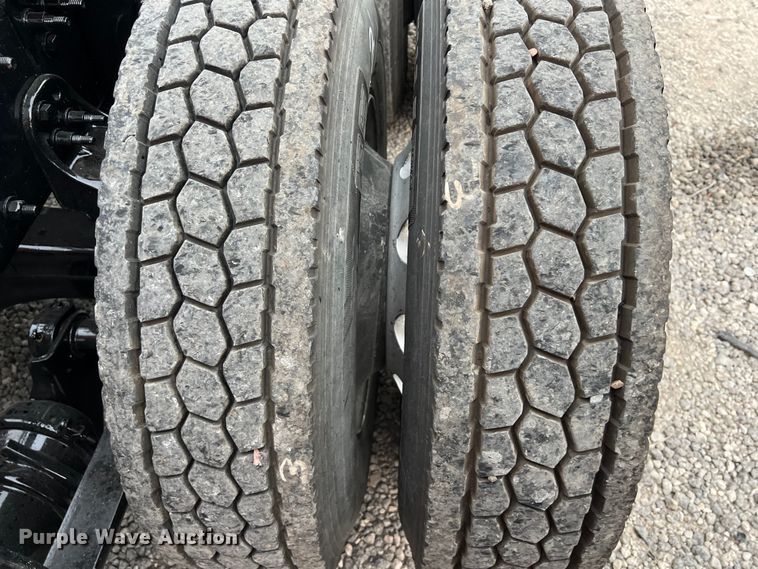 image for item DS3113 2018 Freightliner  Cascadia  semi truck