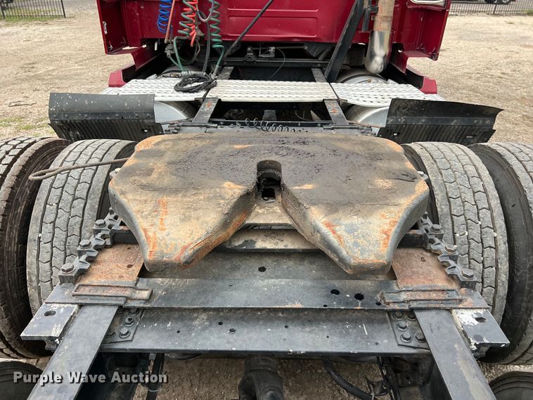 image for item DS3114 2010 Volvo VNL 780 semi truck