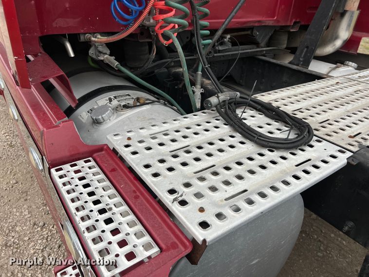 image for item DS3114 2010 Volvo VNL 780 semi truck