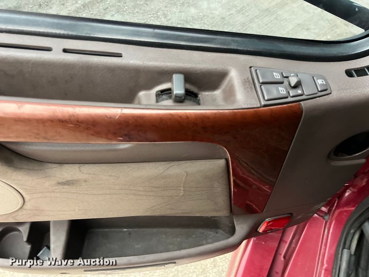 image for item DS3114 2010 Volvo VNL 780 semi truck