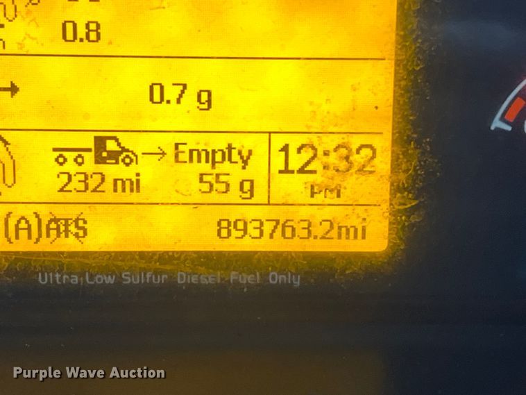 image for item DS3114 2010 Volvo VNL 780 semi truck