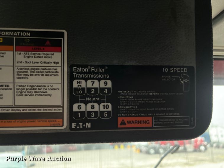 image for item DS3114 2010 Volvo VNL 780 semi truck