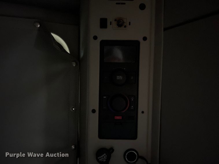 image for item DS3114 2010 Volvo VNL 780 semi truck