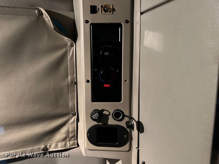 image for item DS3114 2010 Volvo VNL 780 semi truck