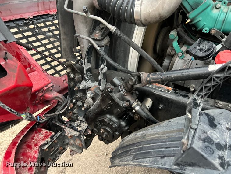 image for item DS3114 2010 Volvo VNL 780 semi truck