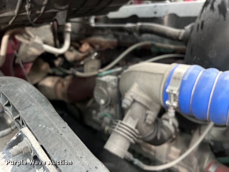 image for item DS3114 2010 Volvo VNL 780 semi truck