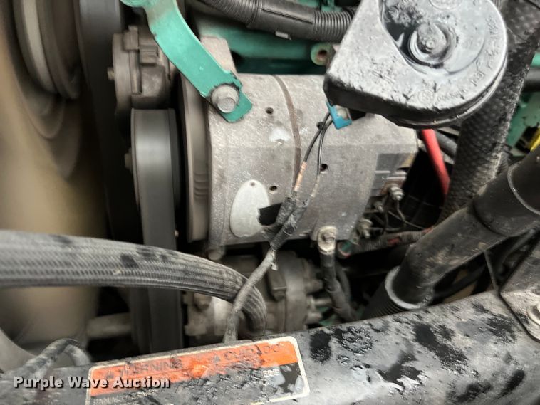 image for item DS3114 2010 Volvo VNL 780 semi truck