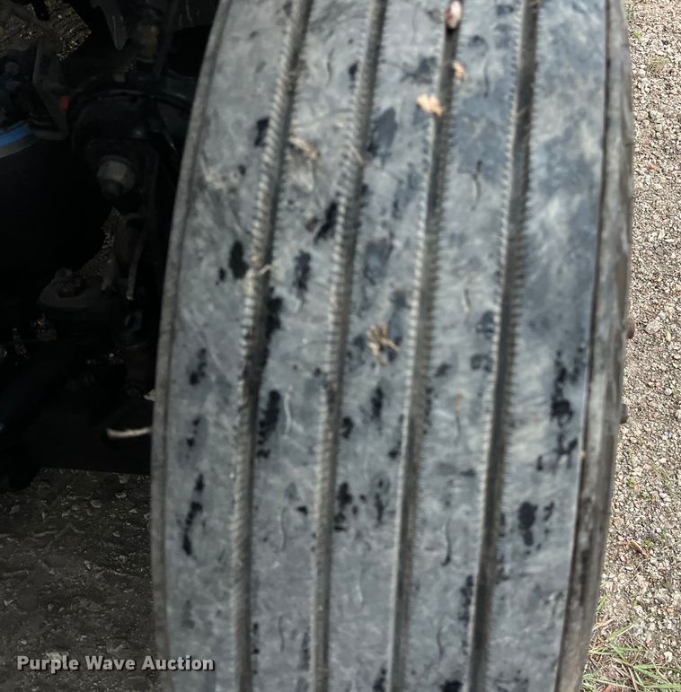 image for item DS3114 2010 Volvo VNL 780 semi truck