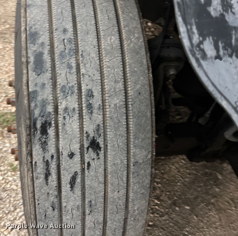 image for item DS3114 2010 Volvo VNL 780 semi truck