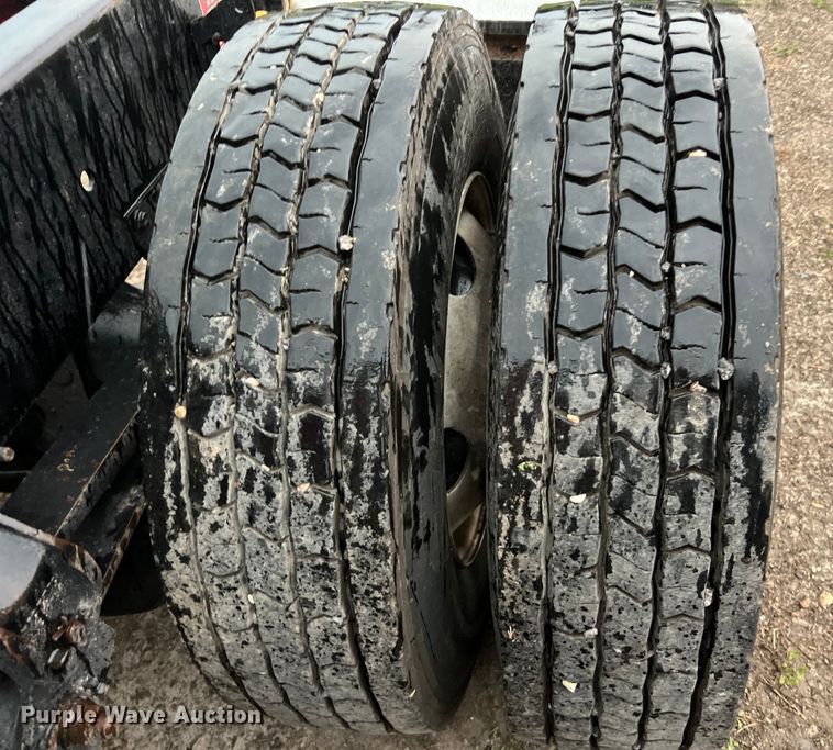 image for item DS3114 2010 Volvo VNL 780 semi truck