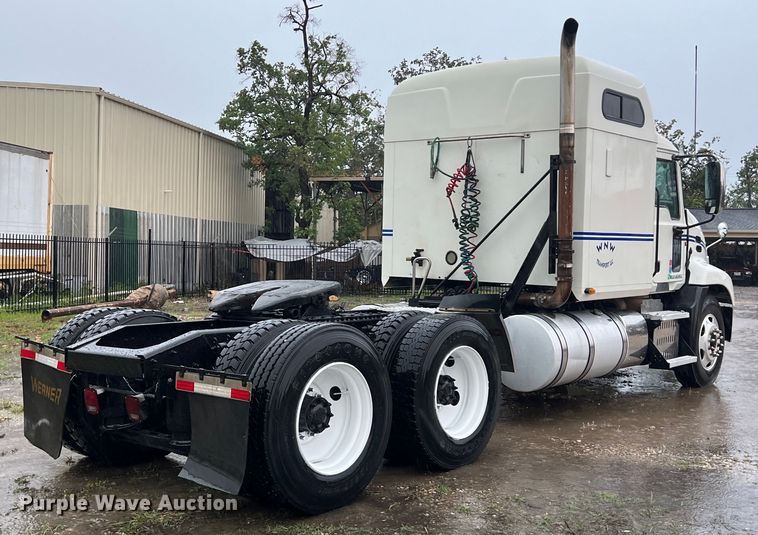 image for item DS3115 2012 Mack Pinnacle semi truck