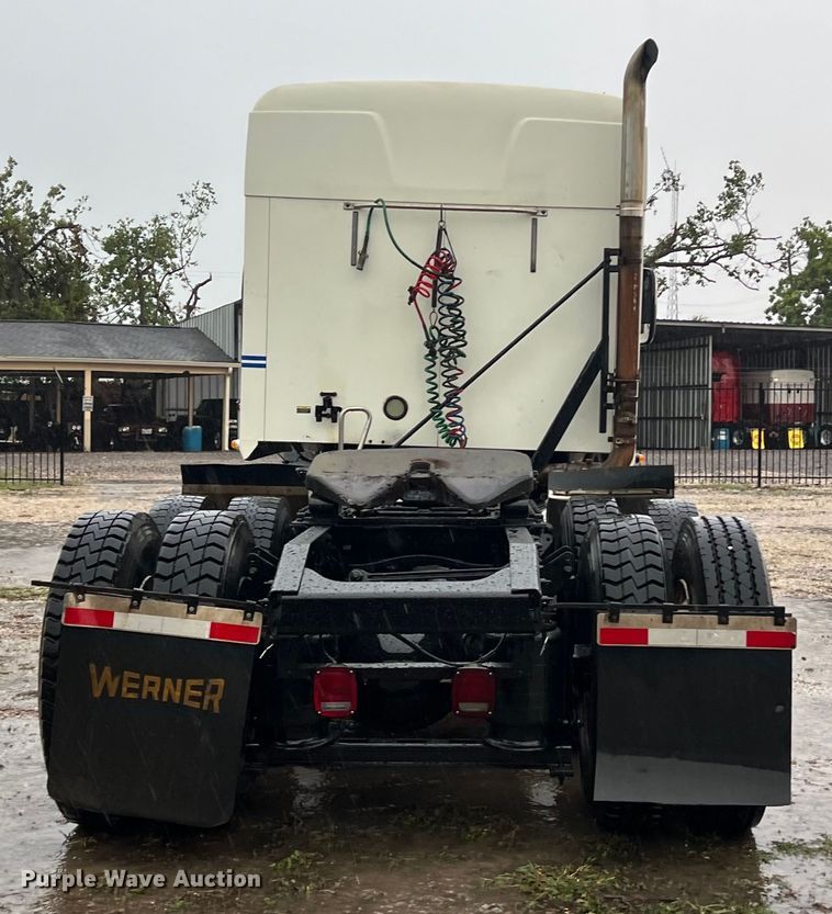 image for item DS3115 2012 Mack Pinnacle semi truck